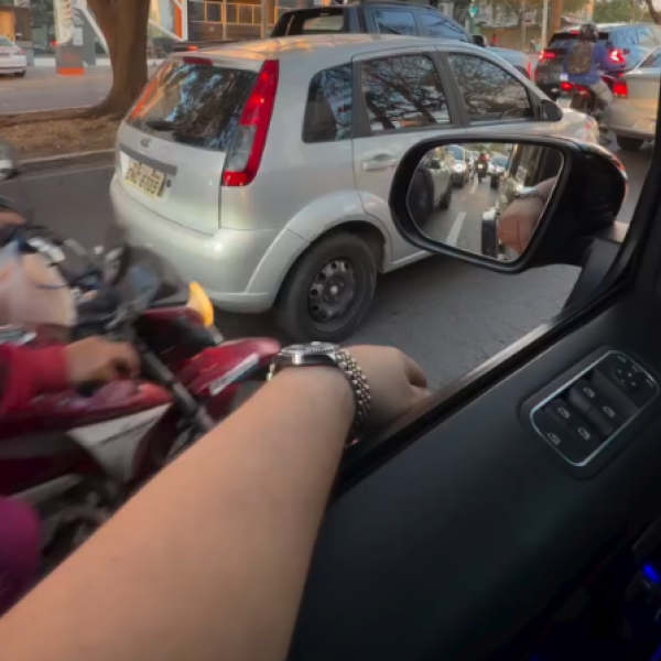 Empresário usa Rolex de R$ 99,7 mil em carro de luxo em Goiânia