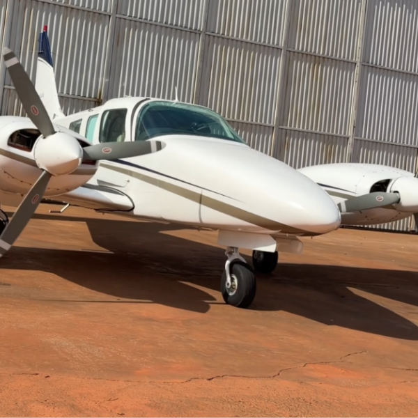 Menino que construiu avião artesanal ganha curso de piloto em Goiás