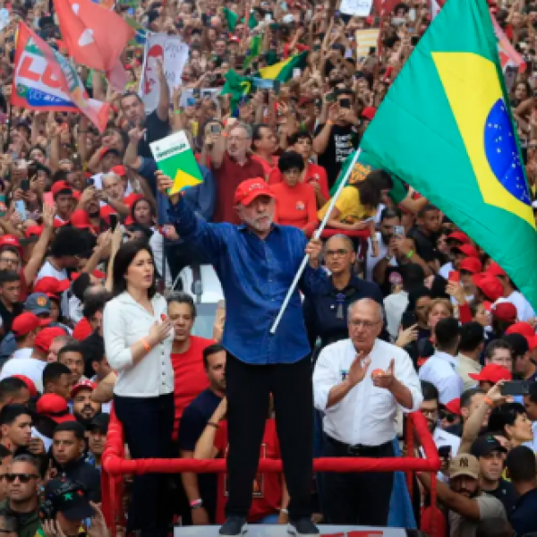 Lula é reeleito presidente com 64 milhões de votos e chega ao quarto mandato