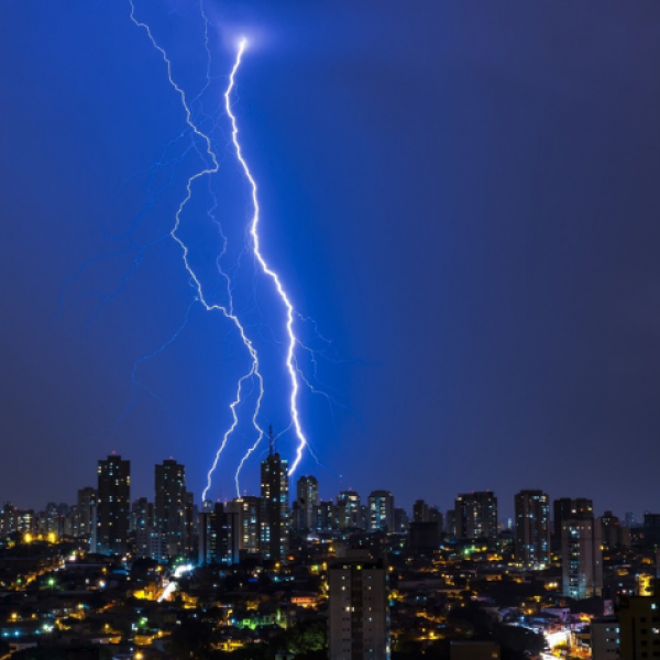 Goiás ultrapassa 1 milhão de raios em 2026 e acende alerta para riscos durante tempestades