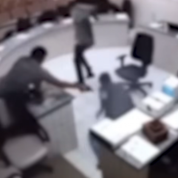 Homem que atirou em réu durante júri é absolvido por clemência em Pernambuco