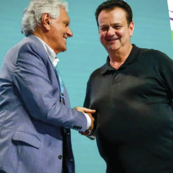 Caiado brinca com cochilo de Kassab em debate: 