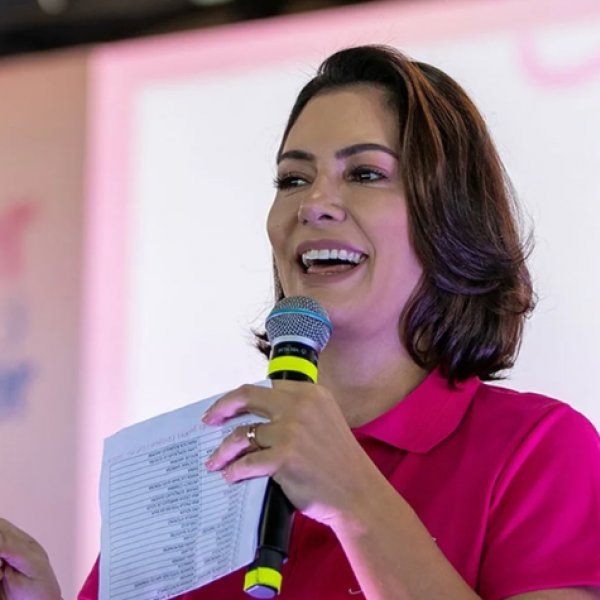 Michelle Bolsonaro deixa comando do PL Mulher e reavalia candidatura ao Senado após crise no partido