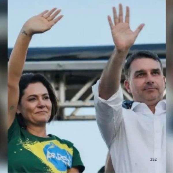 Michelle Bolsonaro grava vídeos com Flávio após reconciliação