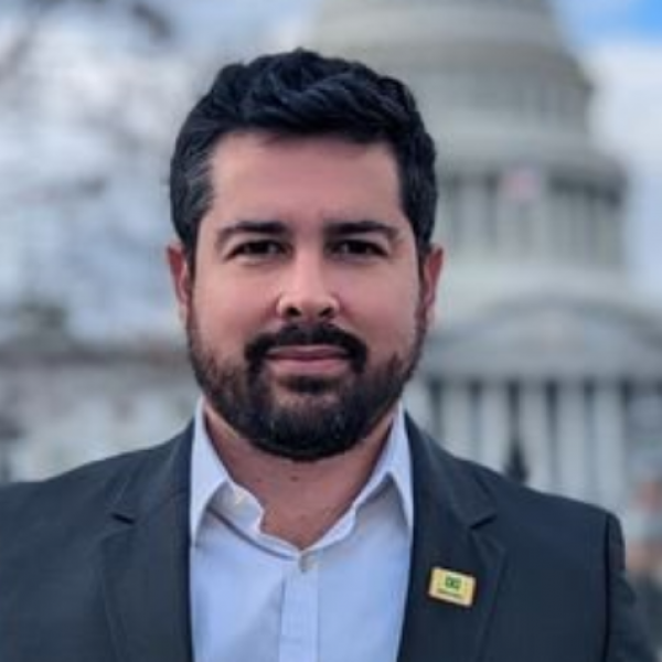 Paulo Figueiredo critica Michelle Bolsonaro e afirma que mulheres 