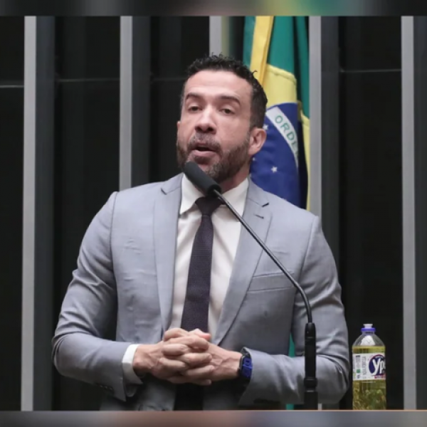 PT avalia novos nomes como André Janones como opção para disputa ao governo de Minas em 2026