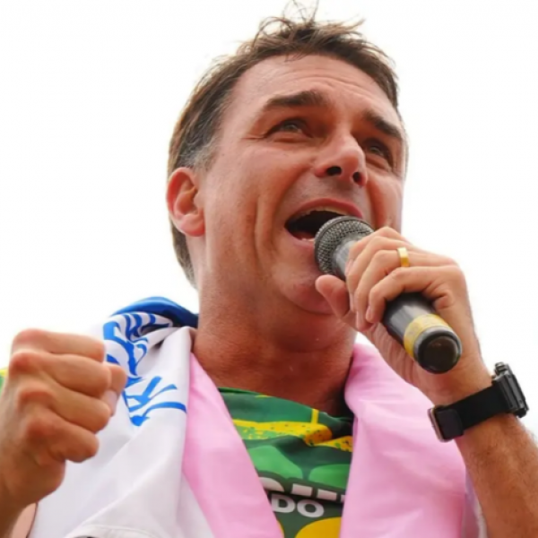  Por apenas um voto, Flávio Bolsonaro vence Lula na menor cidade de Goiás