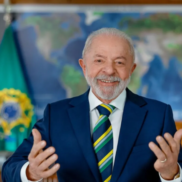 TSE manda Lula retirar vídeo gravado no Alvorada após ação de Flávio Bolsonaro
