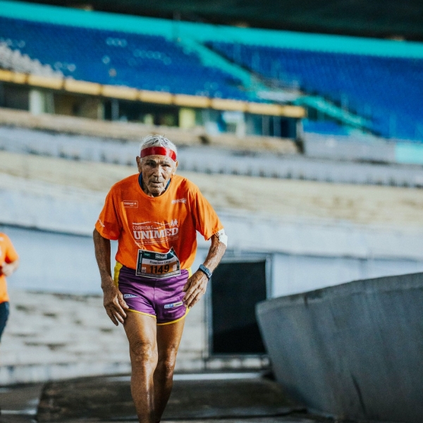 Idoso de 92 anos completa 10 km e impressiona em corrida