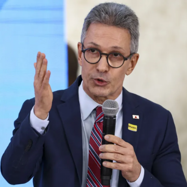 Zema propõe dar R$ 1 mil para cada brasileiro que nascer