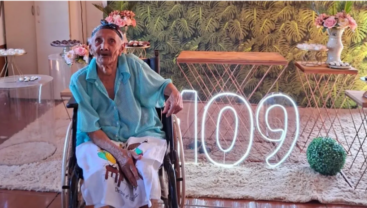 Idosa de 109 anos reúne quatro gerações em festa