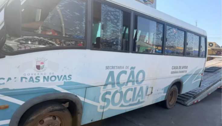 Bêbado, homem furta micro-ônibus para buscar amigos usuários de drogas