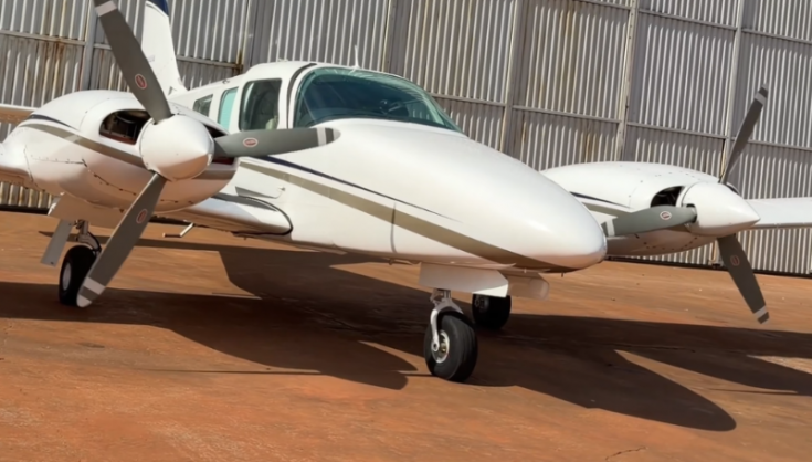 Menino que construiu avião artesanal ganha curso de piloto em Goiás