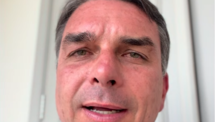 Flávio Bolsonaro teria viajado aos EUA após ordem sobre passaportes