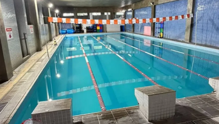 Especialista alerta para riscos do cloro em piscinas após morte de professora em academia de SP