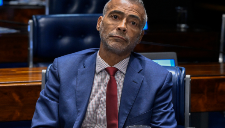 Romário devolve salário aos cofres públicos após atuar como comentarista na Copa